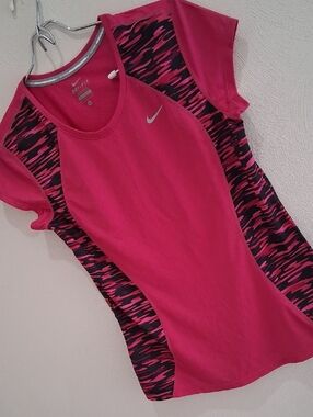 Nike Women's Hot Pink Short Sleeve Athletic Tee with Black Patterned Panels